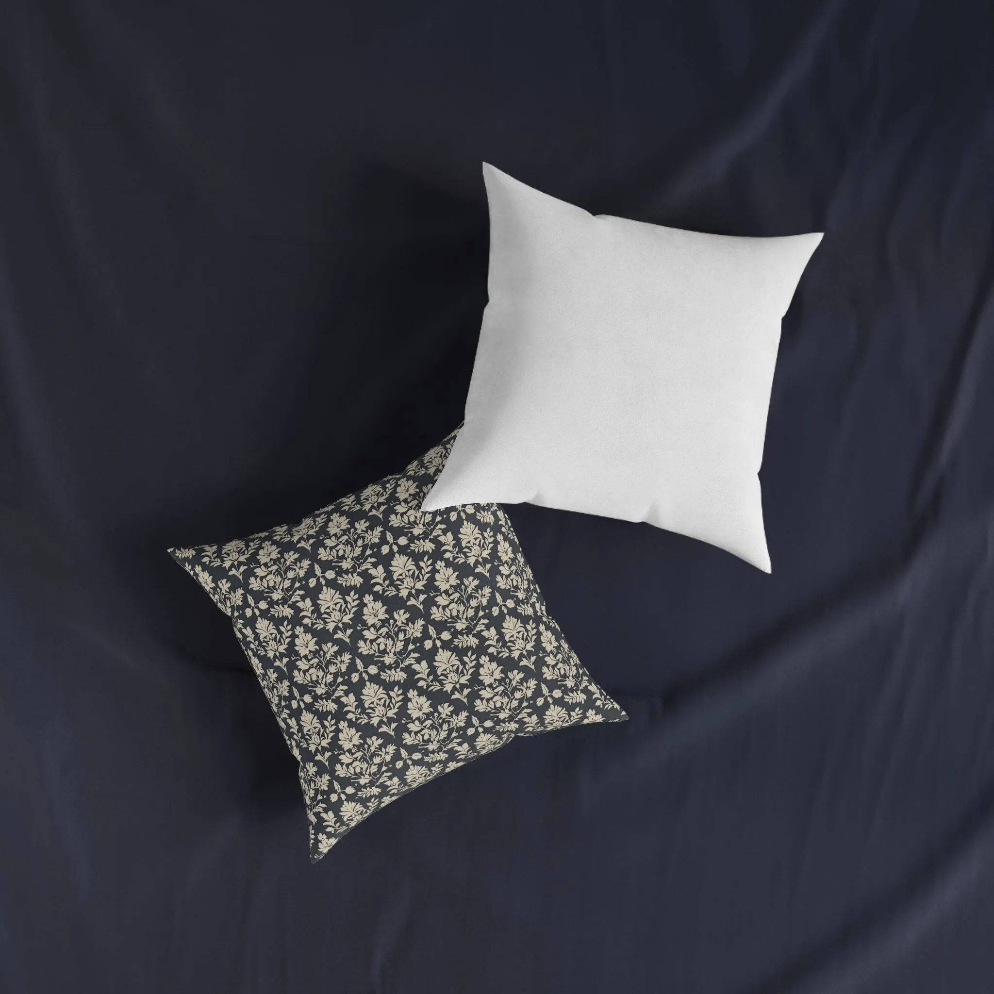 Élodie Throw Pillow