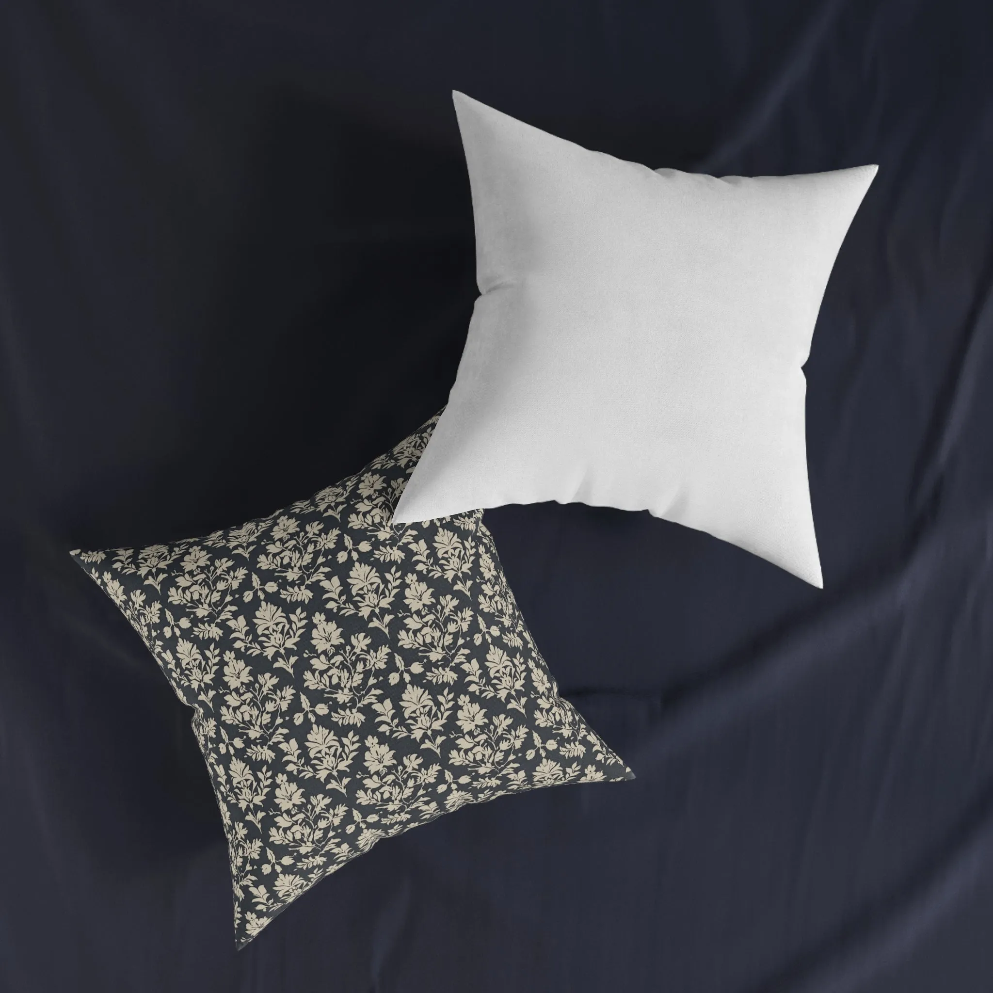 Élodie Throw Pillow